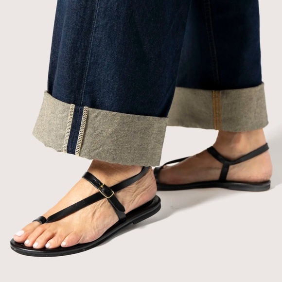 Strappy black leather sandals - Picture 1 of 8